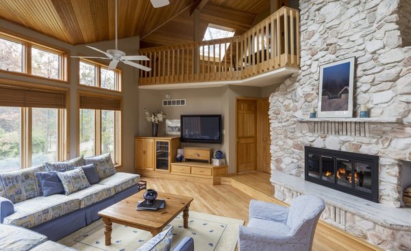 Dynamisez votre décoration intérieure avec des inserts de cheminée à bois aux designs contemporains